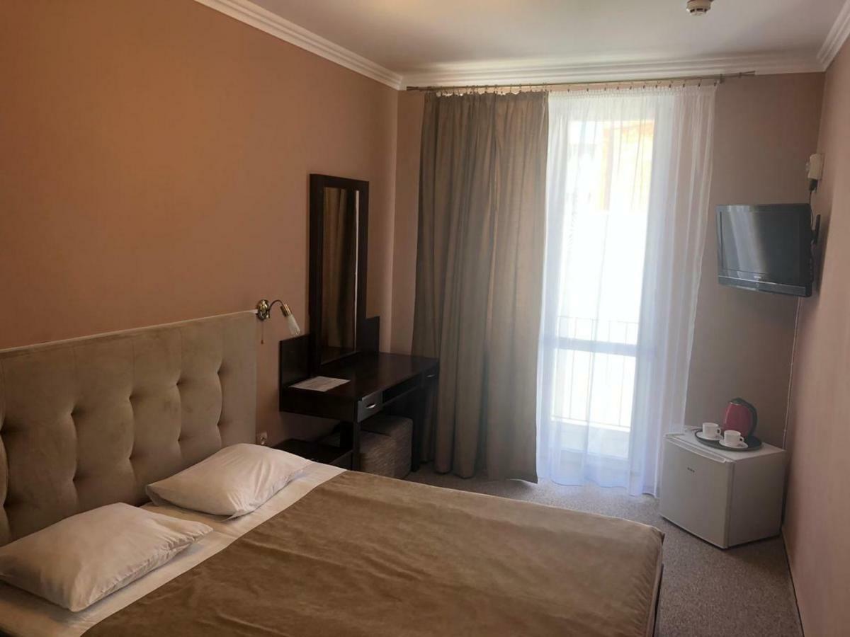 Hotel 18 Lviv Extérieur photo