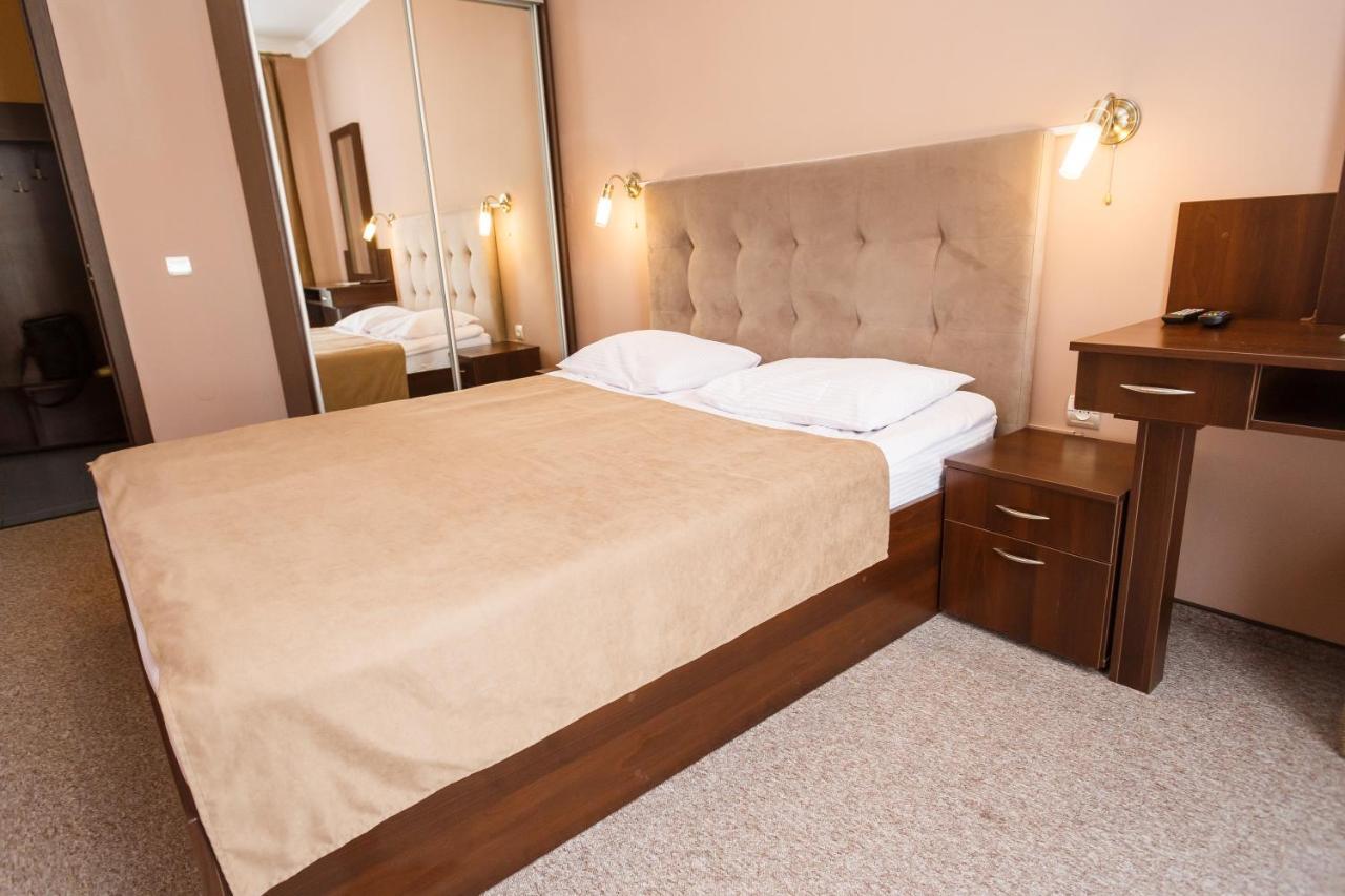 Hotel 18 Lviv Extérieur photo